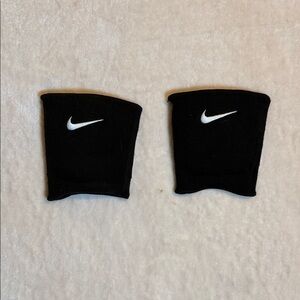 Nike Kids Black and White Sports Kneepads